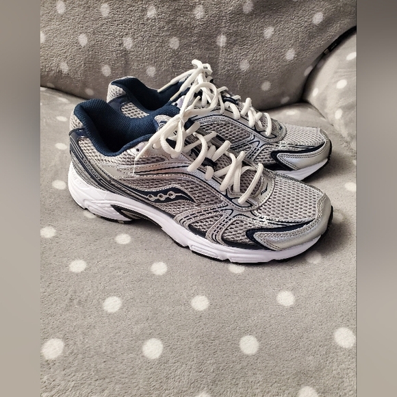 Men's size 9.5 Saucony Runners - Picture 2 of 13